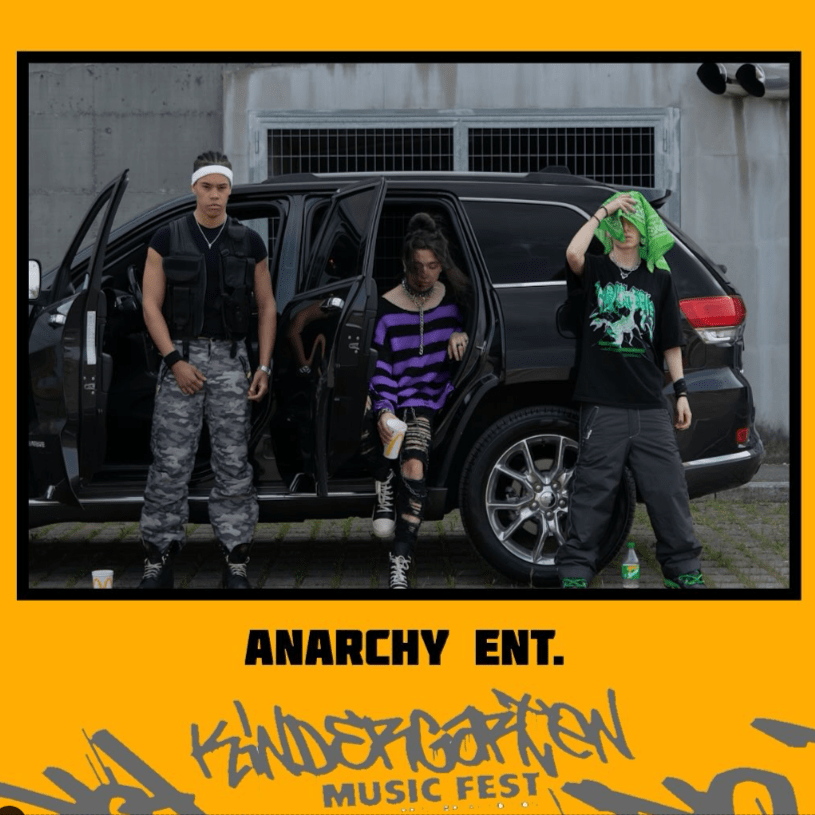 Anarchy Ent. “AnarchyEnt è un collettivo di artisti che verte verso sound underground esplorando radici più strumentali punk/grunge e mantenendo un attitudine trap. Il collettivo è composto da LittlePunk, FuckEgo, Gardo. Il movimento trae ispirazione dal rock anni 90, al punk anni 2000, ammiccando anche a volte a sound brasiliani e oltre oceano.”