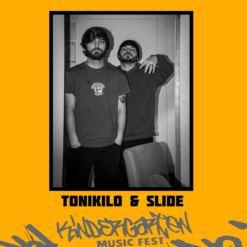 @tonikilo4real & @ok.slide “Slide e Tonikilo sono due rapper solisti provenienti dallo stesso quartiere della provincia padovana. I due, inizialmente sconosciuti, si incontrano grazie ad amici in comune, nel 2019, ed iniziano a collaborare. Nel 2022 fanno uscire “LeBron & Kyrie” un album in collaborazione che cerca di farli uscire dal bozzolo di “rapper di quartiere”. Attualmente stanno seguendo le rispettive carriere facendo musica come singoli, influenzandosi a vicenda e continuando ad ispirarsi a situazioni e contesti di vita reale, cercando di esprimere le loro sensazioni e gli stati d’animo che provano vivendo in uno dei tanti paesini industrializzati di provincia, dove nasci cresci e muori come un numero tra tanti.”